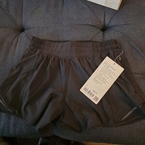 lululemon athletica Hotty Hots Low Rise 4 Inch Size 6 Shorts